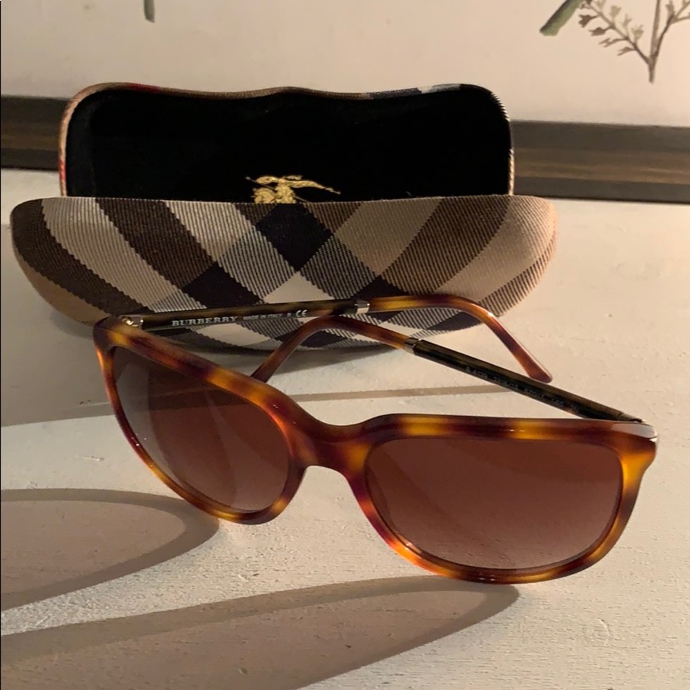 Burberry Sunglasses with Burberry case